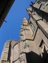 tra l'edificio dell'abbate e la chiesa